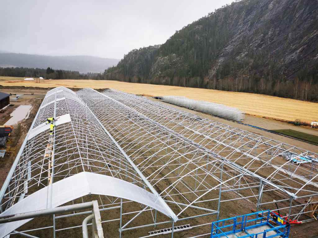 Multi bay greenhouse frame assembly