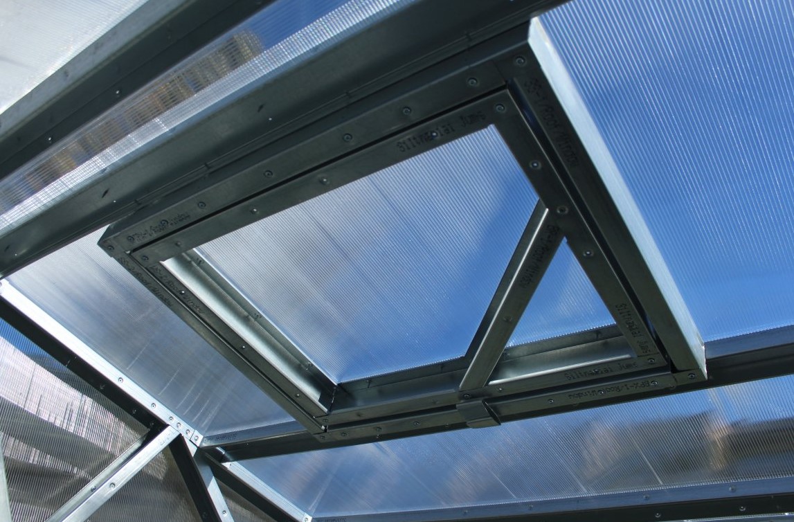 Greenhouse Makan roof hatch, a practical addition for ventilation