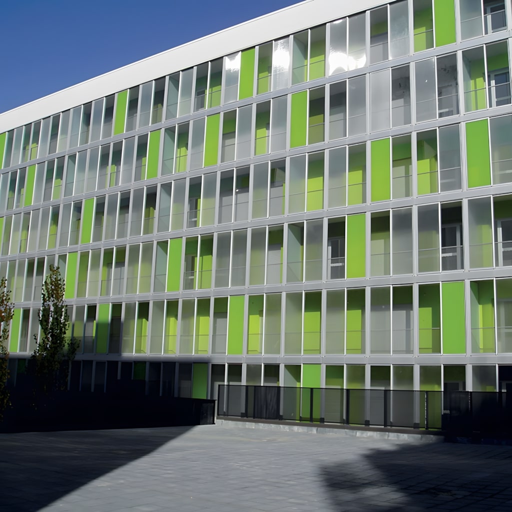 Facade with green multiwall polycarbonate sheets