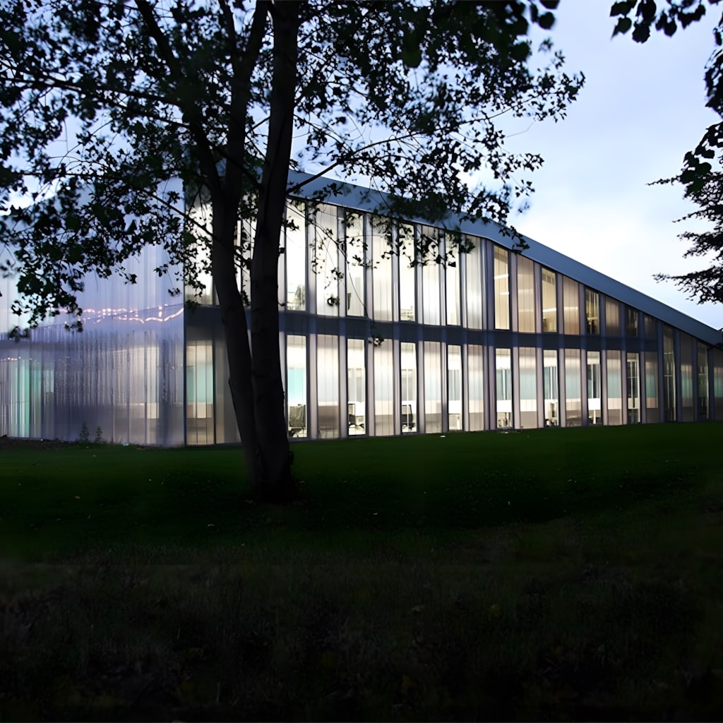 Facade with multiwall polycarbonate glazing sheets at night