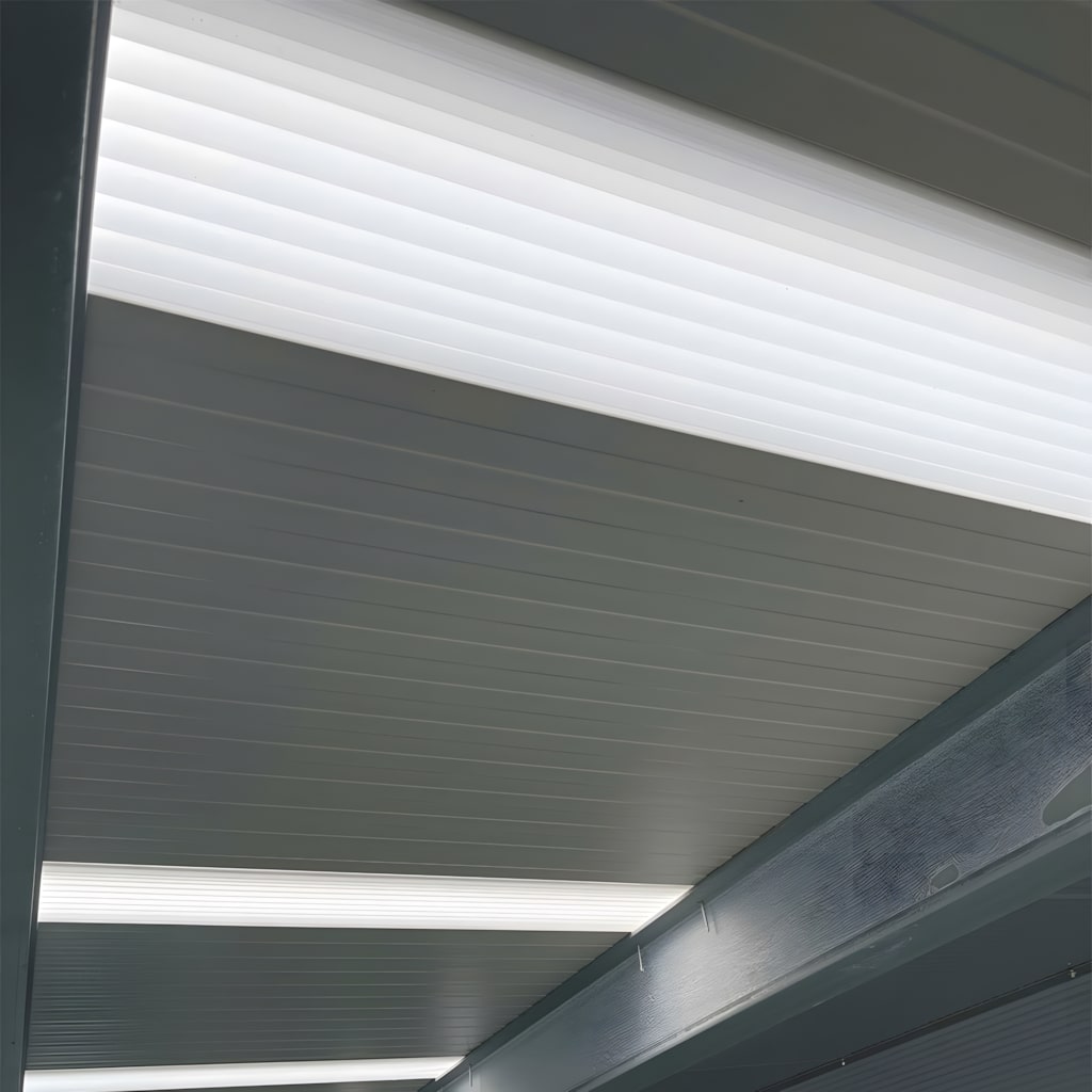 Roof with trapezoidal snap‑fit multiwall polycarbonate panels