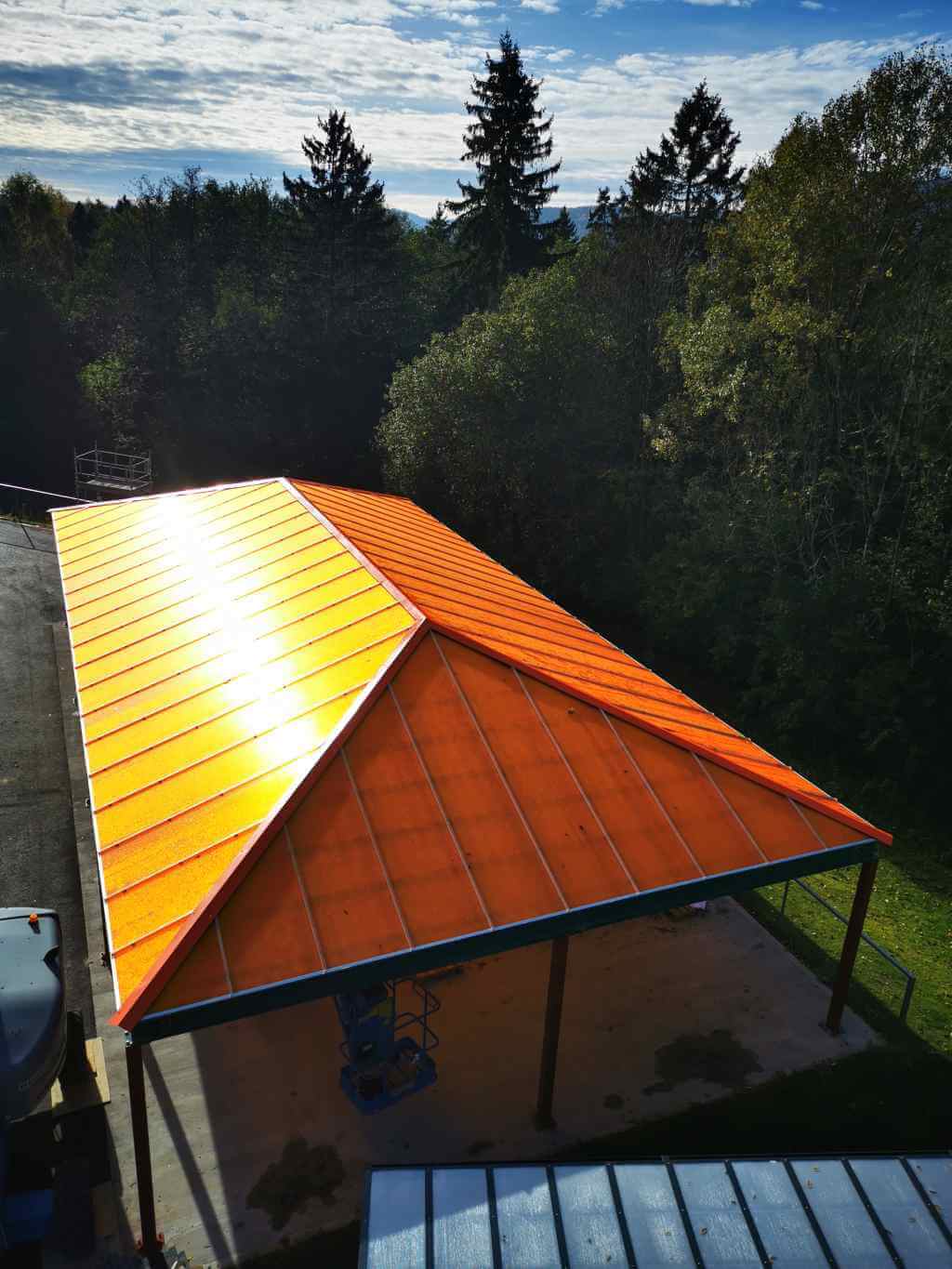Orange multiwall polycarbonate pergola